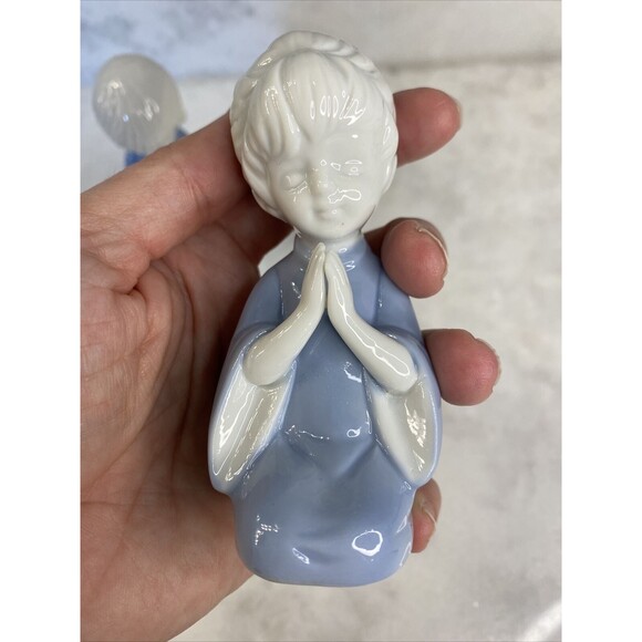Vintage Pair Praying Children Boy Girl Blue White Porcelain Figurines - Picture 3 of 9